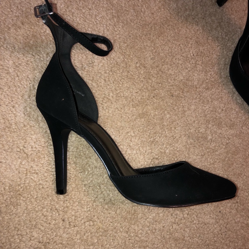 ❌❌SOLD ON MERCARI❌❌Black heels